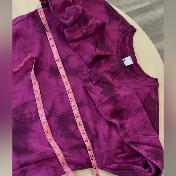 All In Motion Long-Sleeve Tie-Dye Sweatshirt. - Picture 7 of 8